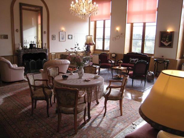 Château de Flée Semur-en-Auxois Esterno foto